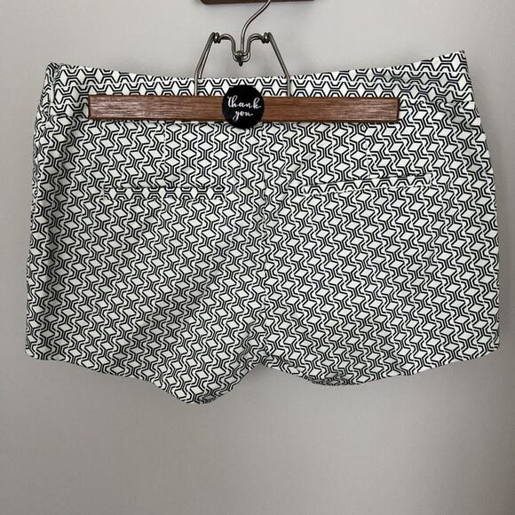 Geometric‎ Print Shorts Black and White Patterned Casual Everyday - Picture 3 of 6